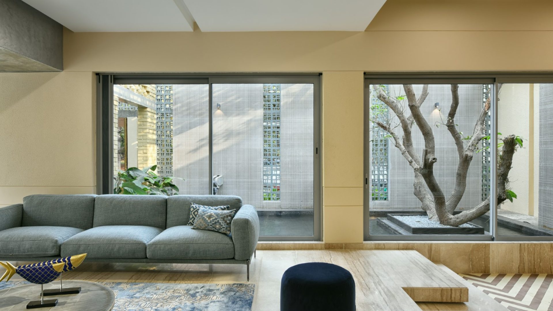 10. Formal Living - courts (Large)