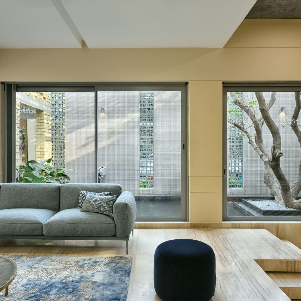 10. Formal Living - courts