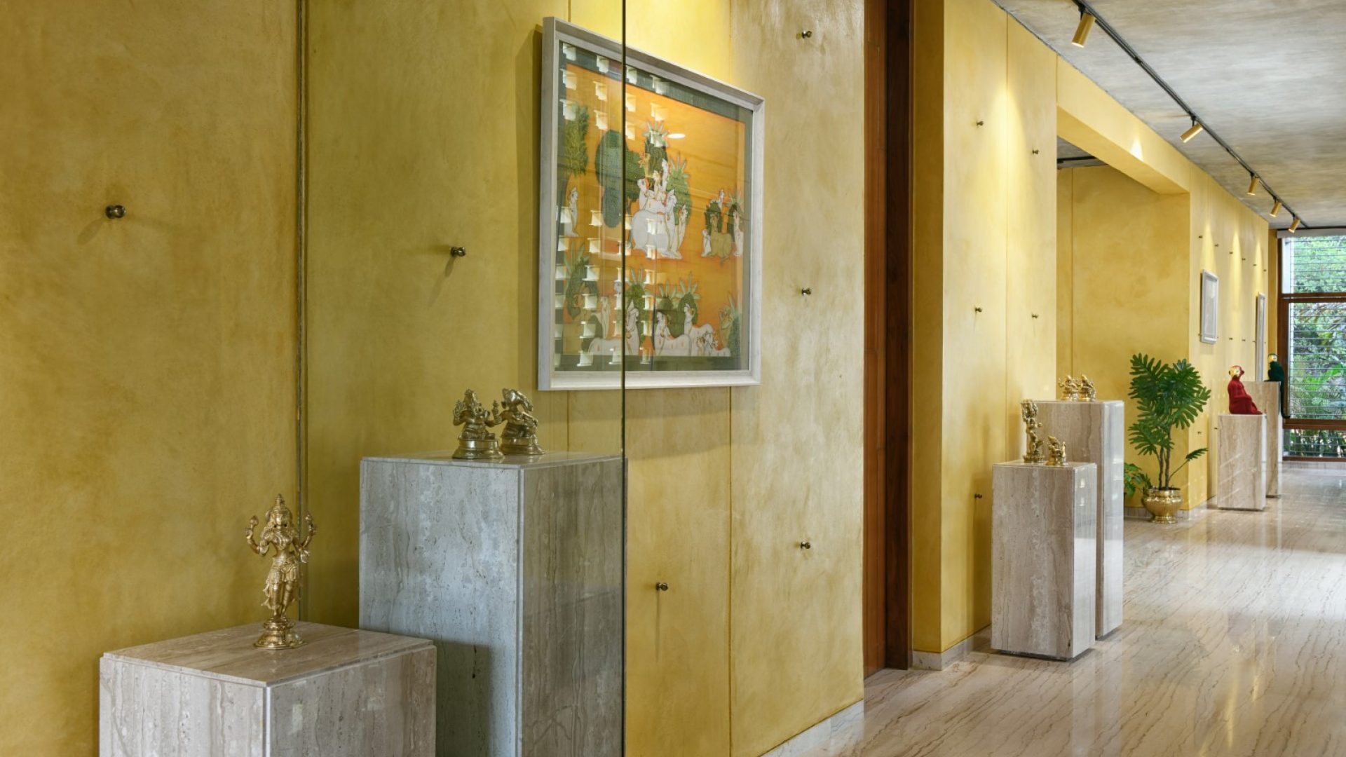 13. Gallery Wall (Large)