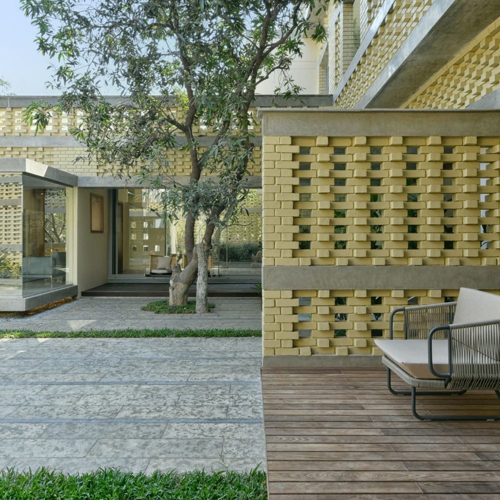 4. Court- Deck from living